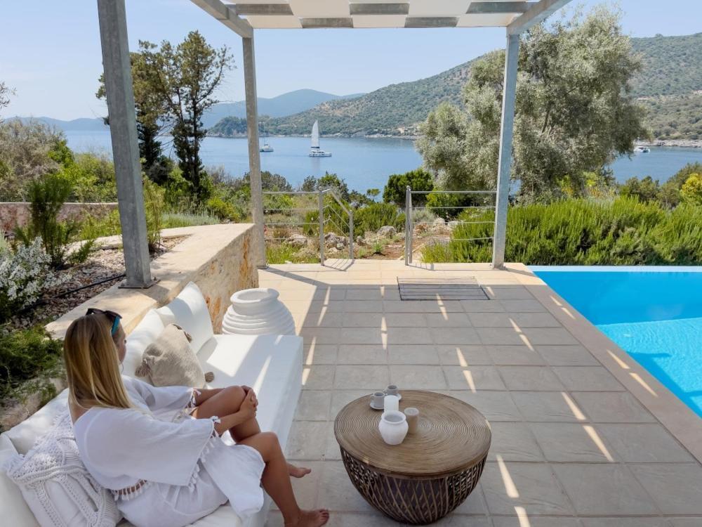 Zidanos Luxurious Sea Front Villa Marantochori Exterior photo